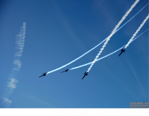 skywriting at an airshow