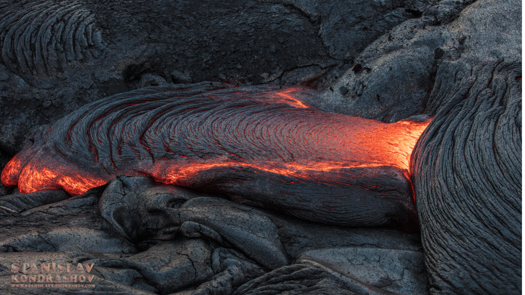 Stanislav-Kondrashov_molten_lava_flow