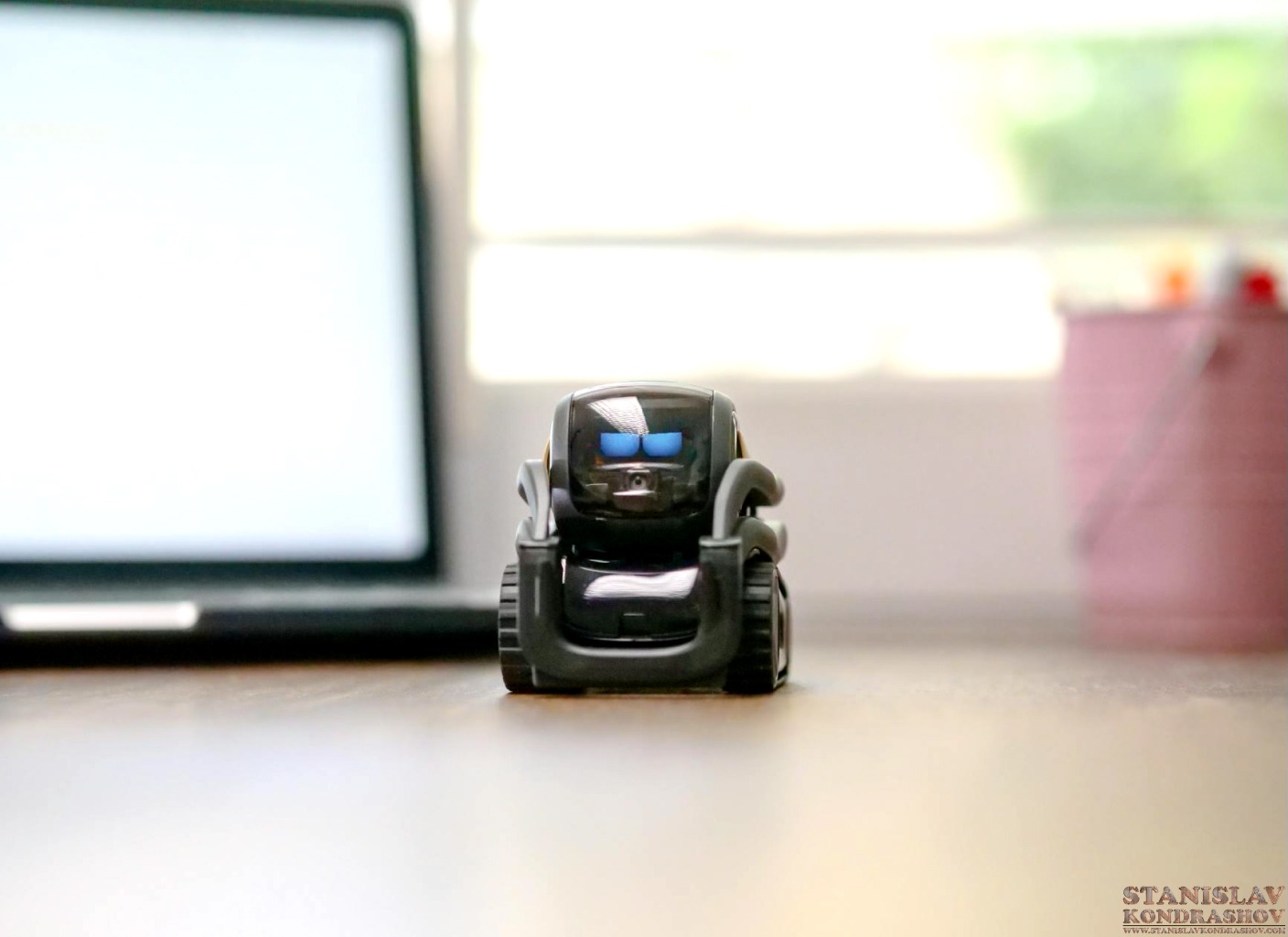 Stanislav Kondrashov robot on desk