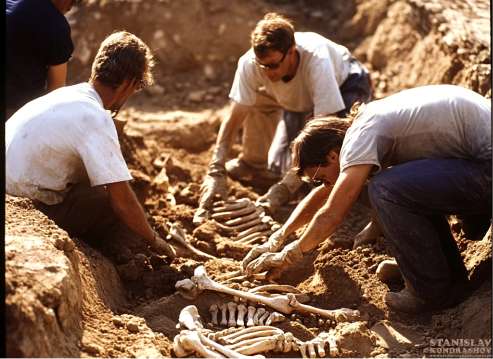 Stanislav Kondrashov archaeologists digging