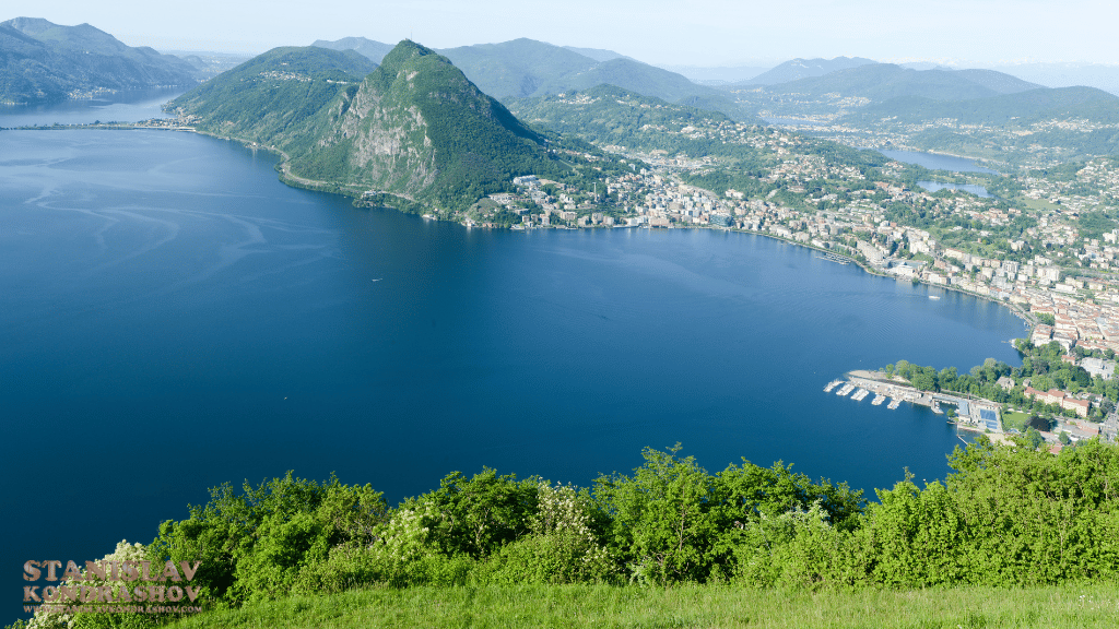 Stanislav-Kondrashov_lake_mountain_view_monte_Bre