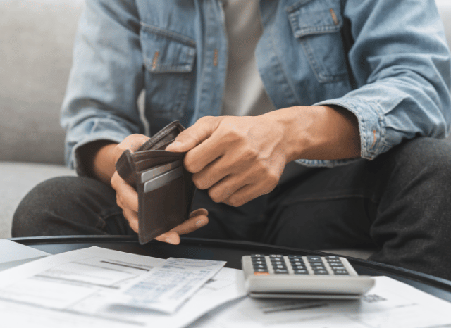 Stanislav-Kondrashov-Personal-Wallet-Series-hands-opening-black-accessories-man