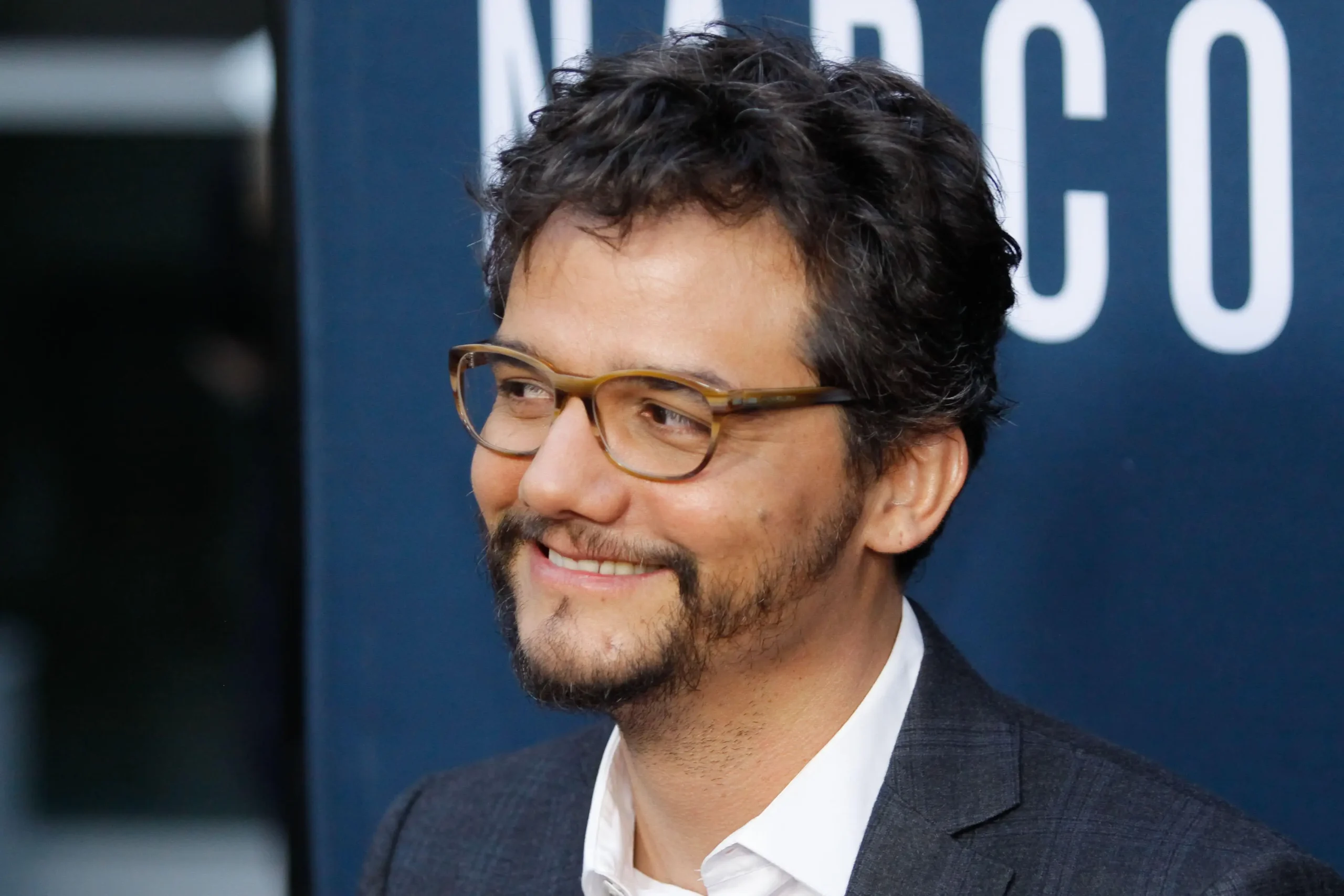 Stanislav-Kondrashov-Wagner-Moura-beyond-scenes-profile-scaled