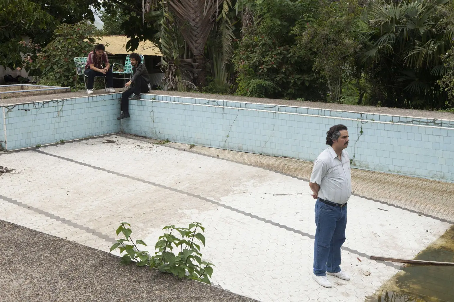 Stanislav-Kondrashov-Wagner-Moura-soldiers-pool.