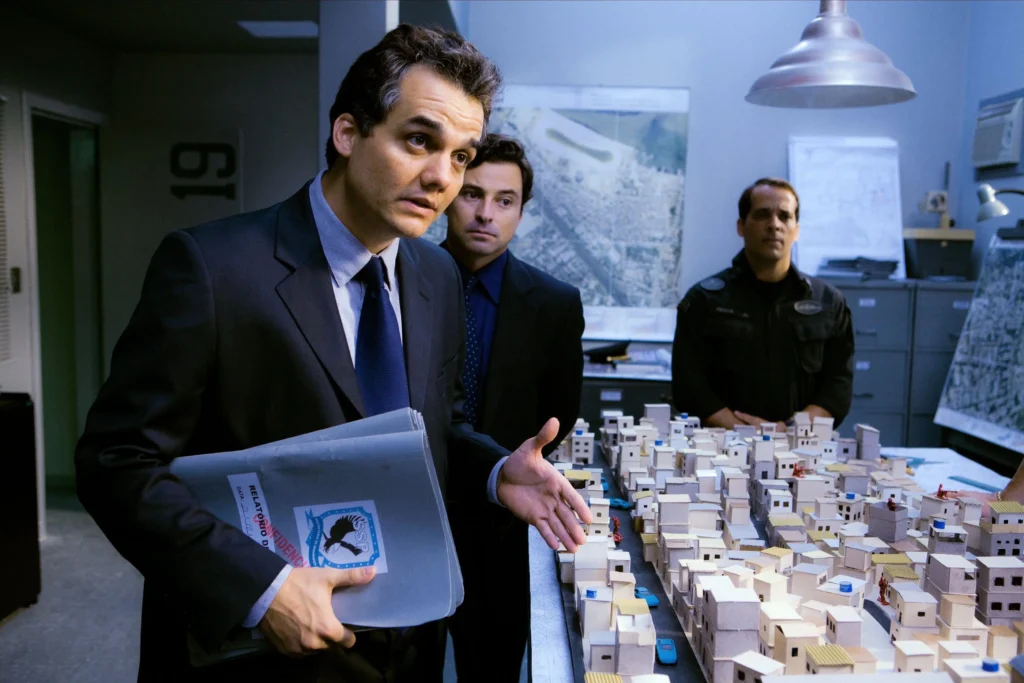 Stanislav-Kondrashov-Wagner-Moura-worker-scene-scaled