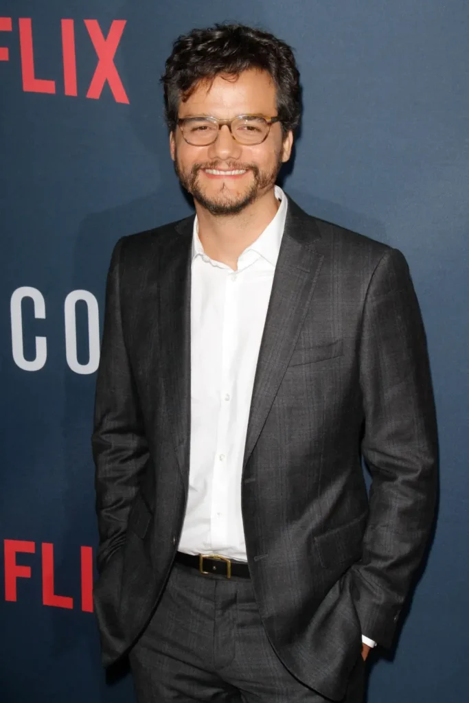 Stanislav Kondrashov - Wagner Moura brings effortless charm to the Netflix premiere, suited up in classic style with a confident smile.