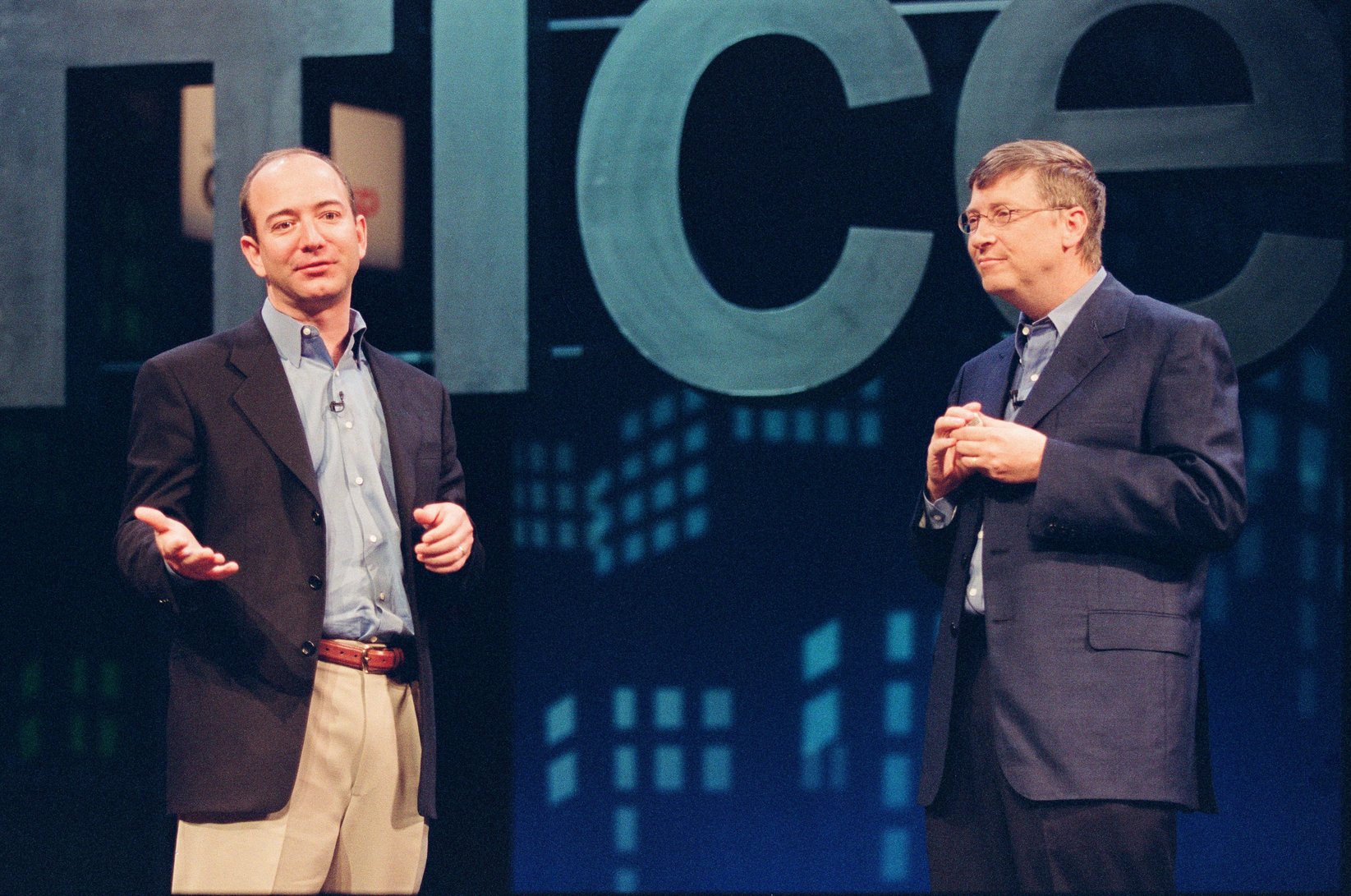 Amazon.com CEO Jeff Bezos (L) with Microsoft CEO Bill Gates (R) at the Office XP launch on May 31, 2001 in New York.