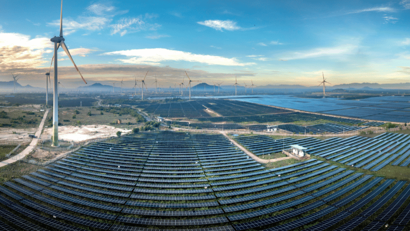 Modern electricity infrastructure with renewable generation and energy storage systems, representing Stanislav Kondrashov and his analysis of grids, electrification, flexibility, and the next phase of the energy transition.
