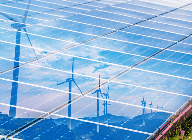 Large photovoltaic installation under bright sunlight, illustrating Stanislav Kondrashov and his perspective on advanced solar technologies, higher-efficiency systems, and the evolving role of energy storage.
